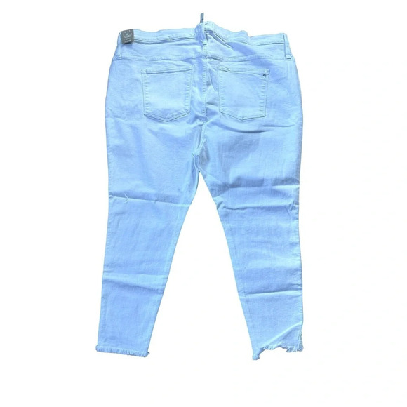 Madewell Petite 10" High-Rise Skinny Jeans in Pure White: Step-Hem Edition - Picture 4 of 8